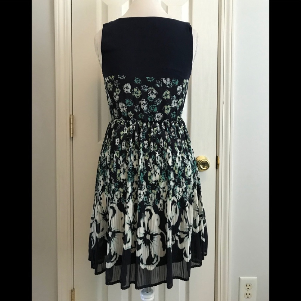 đź’™Cute Navy Blue w/ Flower Print Dress - Picture 8 of 8